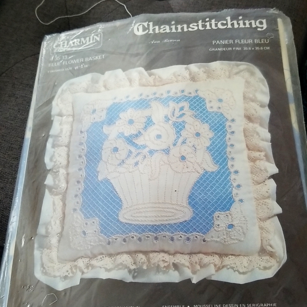 CHARMIN Chainstitching Blue Flower Basket Kit